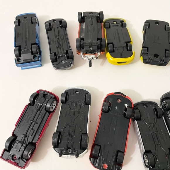 Lot of 28 Diecast Cars Maisto Toys - Picture 14 of 16